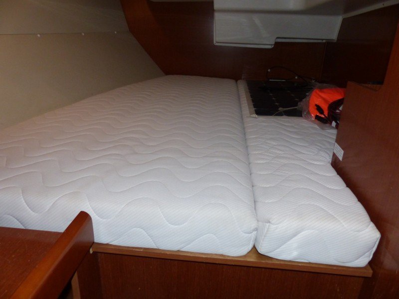 Oceanis 37 -32.jpg